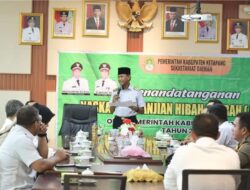 Pemkab Ketapang Serahkan NPHD Rumah Ibadah