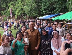 Bupati Ketapang Hadiri HUT Desa Penjawaan, Serap Aspirasi Warga di Tengah Perayaan Rakyat
