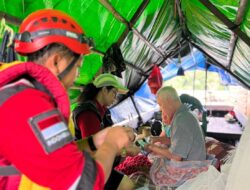 Banjir Landak: PMI Terjunkan Tim Medis, Lakukan Jemput Bola untuk Masyarakat Terdampak