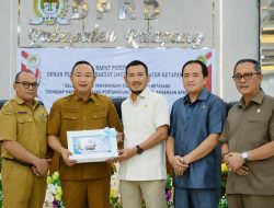 Ketapang Kembali Raih WTP, Bupati Serahkan Raperda Pertanggungjawaban APBD 2025