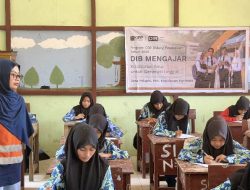 Anak-anak Pesisir Kayong Utara Belajar Bahasa Inggris Bersama Relawan DIB KIPP Pulau Penebang