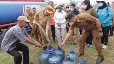 Krisis Air Bersih di Tengah Kemarau, Gubernur Kalbar Salurkan Bantuan untuk Warga Ketapang